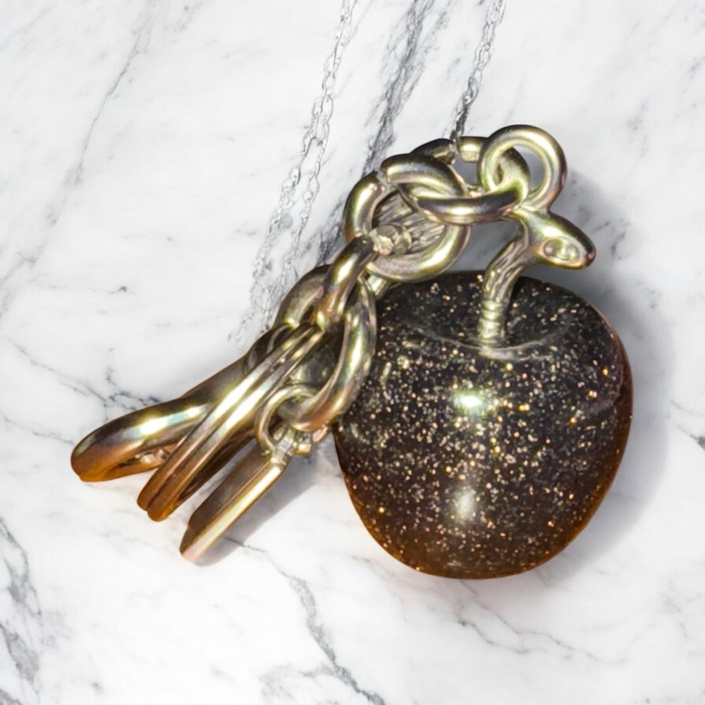 Black Apple Bag Charm NWT 🍎🍎🍎 - Picture 7 of 7